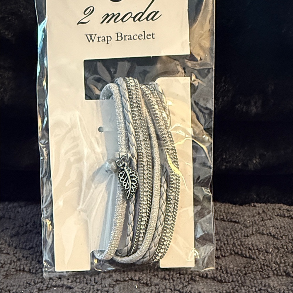 Moda Silver Wrap Bracelet - Picture 5 of 5